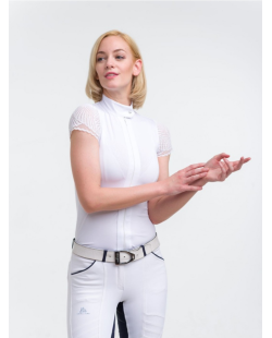 Polo de concours, col rond, avec manche en dentelle courte. Col blanc, avec fermeture éclair.