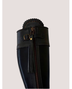 Bottes artisanales sur mesure, disponibles en noir ou marron foncé
