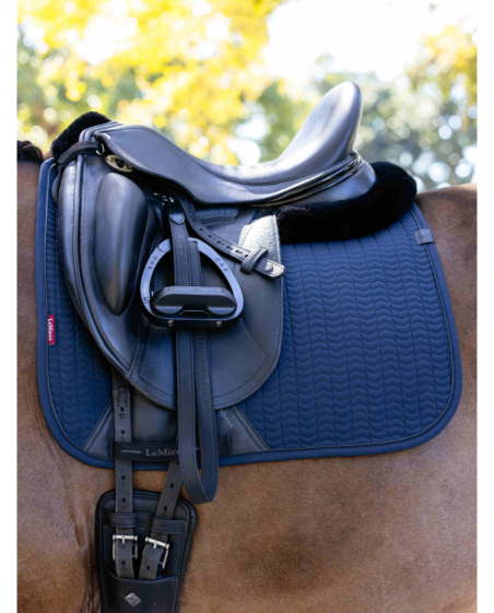 LE MIEUX - Tapis Dressage Essence Square Navy Noyau